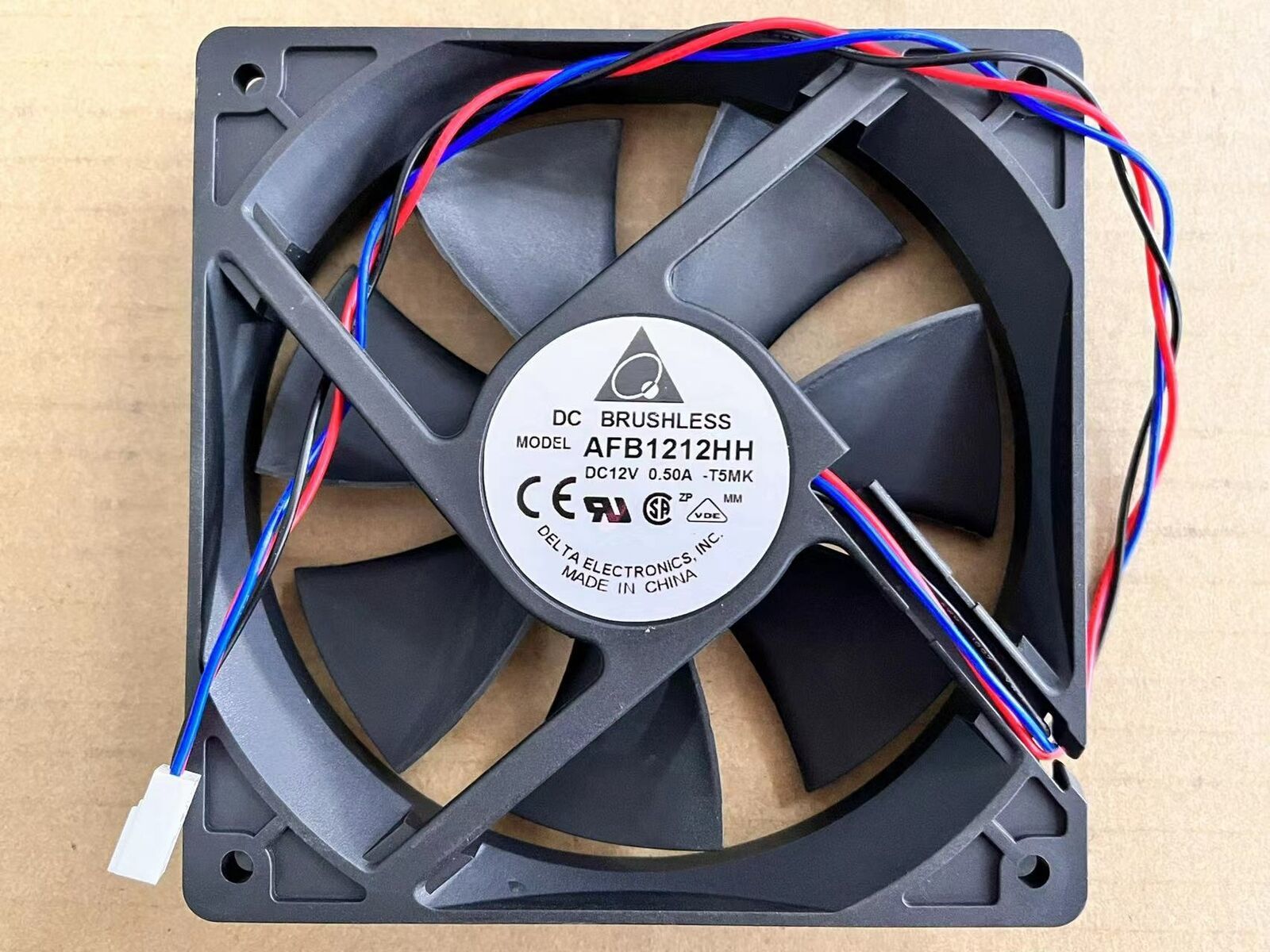 Delta AFB1212HH Kompakt Fan